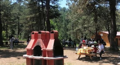 Bilecik Pazaryeri'nde günübirlikçilerin 'Küçükelmalı' tercihi