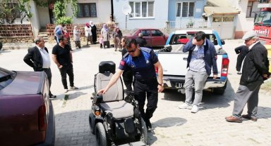 Bilecik Pazaryeri'nde tekerlekli sandalyeler sahiplerine ulaştırılıyor