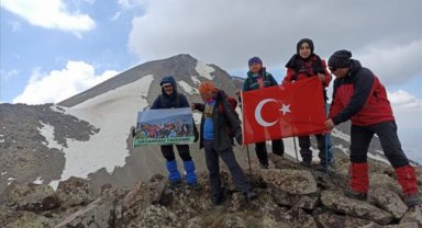 Bursa İnegöl Belediyesporlu dağcılar Hasan Dağına tırmandı