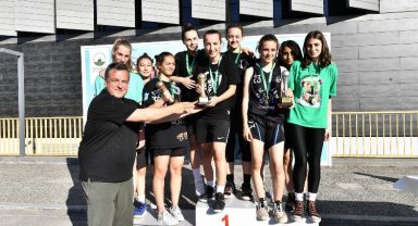 Bursa Osmangazi'de genç sporcular ödüllerine kavuştu