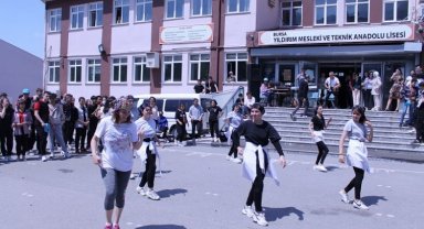 Bursa Yıldırımlı gençler 19 Mayıs'ı coşkuyla kutladı