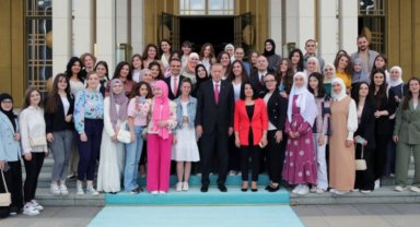 Cumhurbaşkanı Erdoğan öğrencileri kabul etti