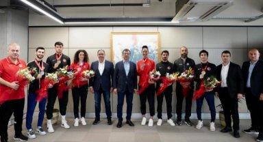 İmamoğlu şampiyon sporcuları ağırladı
