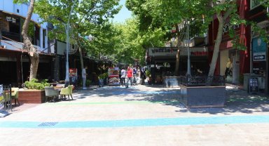 İşlem bitti, Sakarya Kafeler Sokağı yeni yüzüne kavuştu