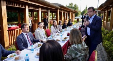İstanbul'da Başkan İmamoğlu'ndan Bilim Kurulu üyelerine plaket