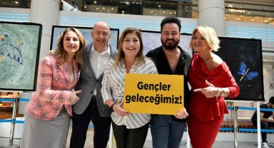 İstanbul'da TEGV yararına 'Sesim Resim' sergisi açıldı