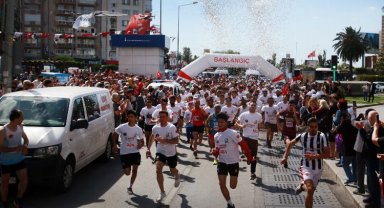 İzmir Karabağlar'da bağımsızlık ruhuyla koştular