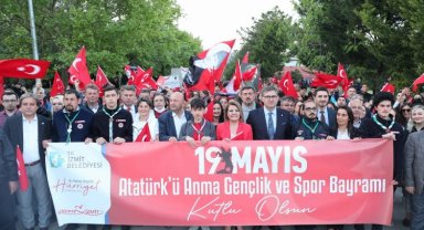Kocaeli İzmit'te 19 Mayıs Gençlik Yürüyüşüne binlerce vatandaş katıldı