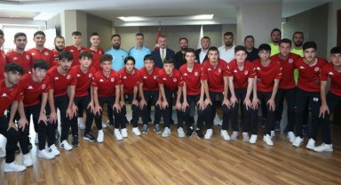 Kocaeli'nde Başkan Büyükakın, Kullarspor U-18 takımını konuk etti