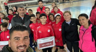 Manisalı badmintoncular çeyrek finalde