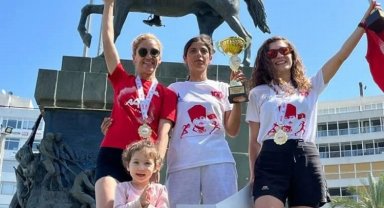 Özlem Işık, İzmir'de kürsüde yer aldı