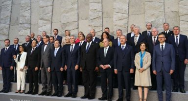 Bakan Akar NATO karargahında ikili temasları sürdürüyor