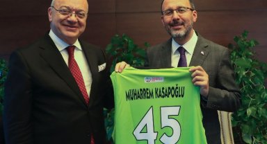 Bakan Kasapoğlu'na Manisa forması