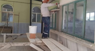 Bursa Keles'te Müzeyyen Senar'ın köyü mahalleli kolları sıvadı