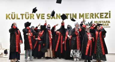 Bursa Osmangazi'de yetişkinler kep attı