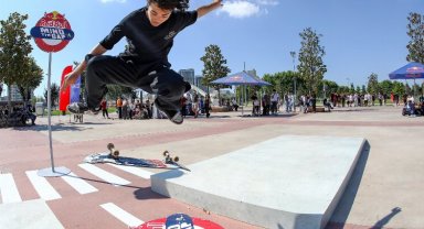 Bursalı kaykaycılardan hünerli şov