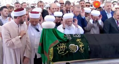 Cumhurbaşkanı Erdoğan, Ustaosmanoğlu'nun cenaze törenine katıldı