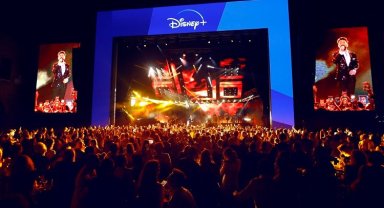 Disney Plus'tan rengarenk gece