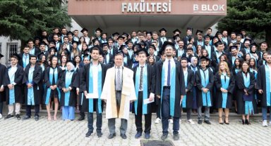 ERÜ Havacılık ve Uzay Bilimleri Fakültesi'nde mezuniyet heyecanı