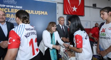 Gaziantep'ten Nizip Spor öğrencilerine malzeme desteği
