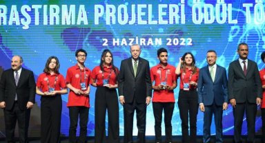Genç bilimcilere ödülleri Erdoğan takdim etti