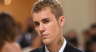 Justin Bieber yüz felci geçirdi