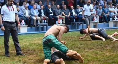 Karakucak güreşleri nefes kesti