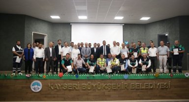 Kayseri Büyükşehir personeline orman yetiştirme sertifikası