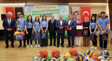 Kayseri Talas'ta geri dönüşümcüler ödüllendi