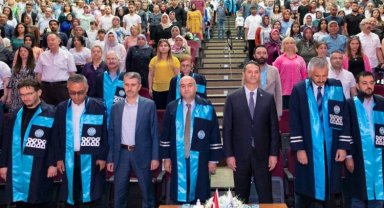 KAYÜ Mustafa Çıkrıkçıoğlu MYO'da mezuniyet sevinci