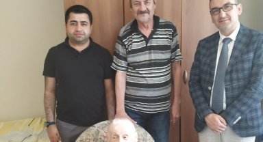 Kocaeli İzmit Belediyesi'nden en yaşlı çınara Babalar Günü kutlaması
