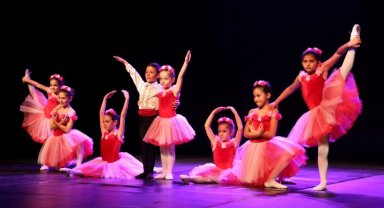 Kocaeli'de geleceğin balerinlerinden muhteşem resital