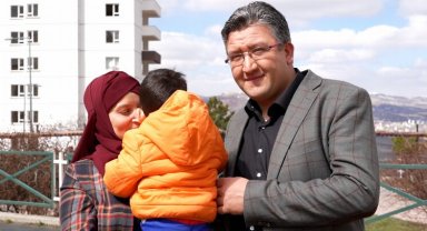 Koruyucu ailesi oldukları minik Muhammed hayatlarını değiştirdi
