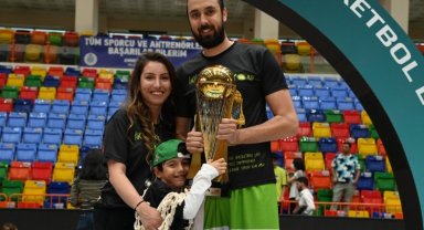 Manisa BBSK Basketbola 5 imza