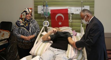 Memduh Büyükkılıç'tan gazi askere ziyaret