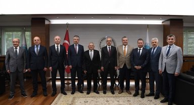 Memduh Büyükkılıç'tan karayolları zirvesi