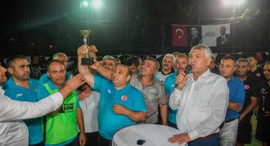 Muhtarlar halı sahada kapıştı! Şampiyon Saimbeyli oldu