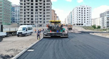 Nevşehir'de sıcak asfalt mesaisi