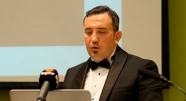 Türk profesör İngiltere'de hayran bıraktı
