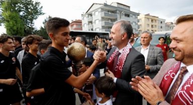U15 Türkiye Şampiyonları'na Bursa İnegöl'de coşkulu karşılama