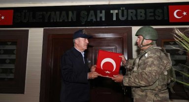 Bakan Akar Süleyman Şah Türbesi'nde