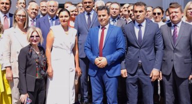 Bakan Özer'den eğitime İzmir merceği