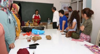 Başkan Kılınç el emeği göz nuru eserleri inceledi