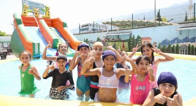 Bursa'da okul bahçesi tatil köyüne döndü