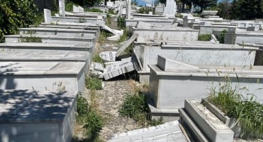 İstanbul'da Yahudi Mezarlığı'na saldırı... 36 mezar taşı kırıldı!