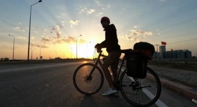İzmir'den Ağrı'ya 24 gün pedal çevirdi