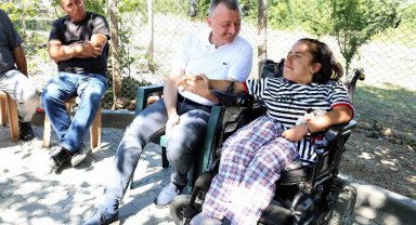 Kocaeli'de Spina Bifida hastası Aslıhan'ı duygulandıran ziyaret