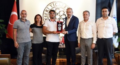 KTO'dan YKS birincisine tebrik