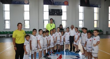 Memduh Büyükılıç Kayserili miniklerle buluştu