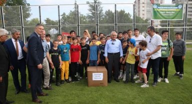 Memduh Büyükkılıç'tan amatör kulüplere destek